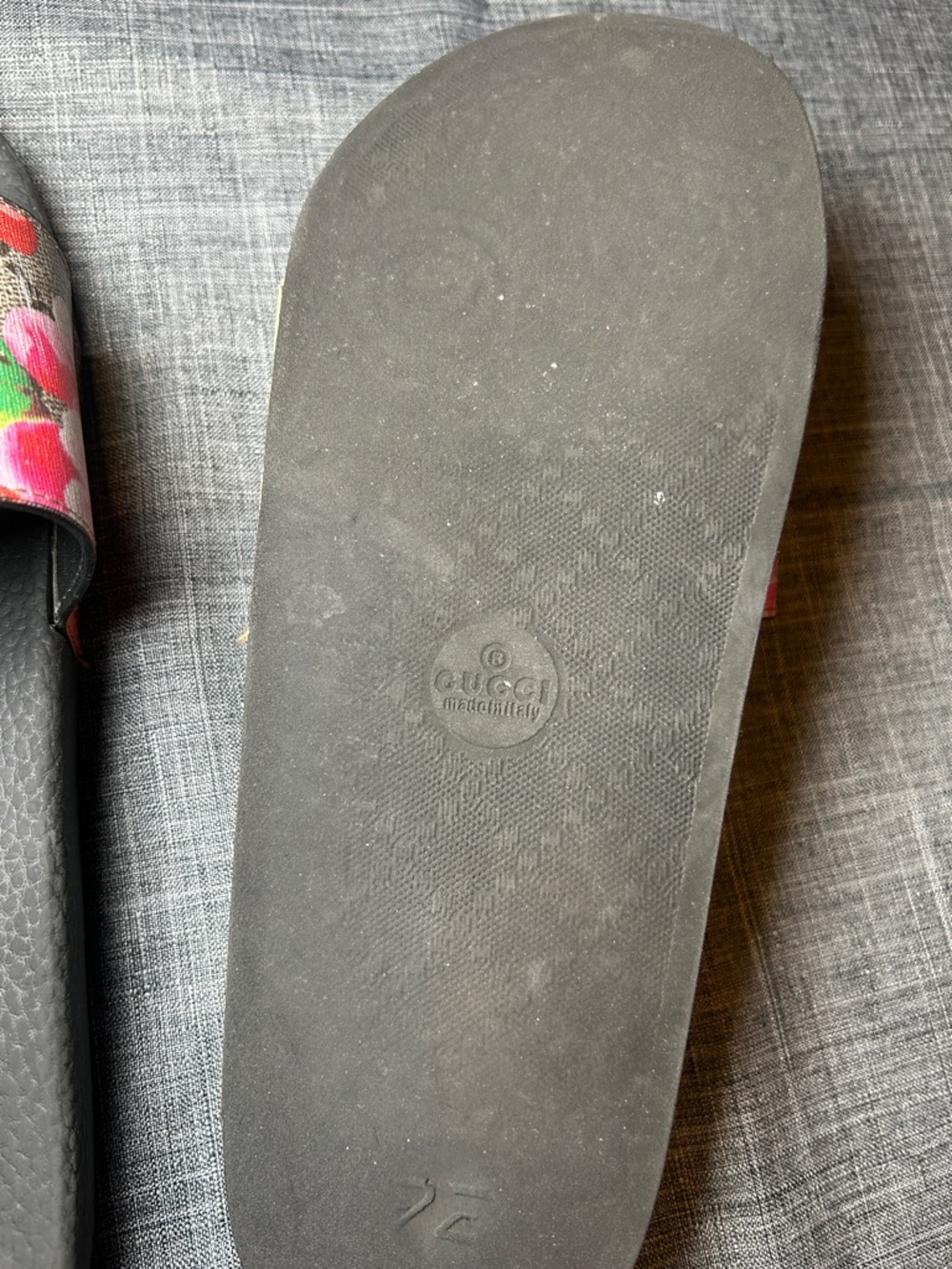 Gucci Black Slide Sandals with Multicolor Floral Logo Strap - Picture 5 of 5